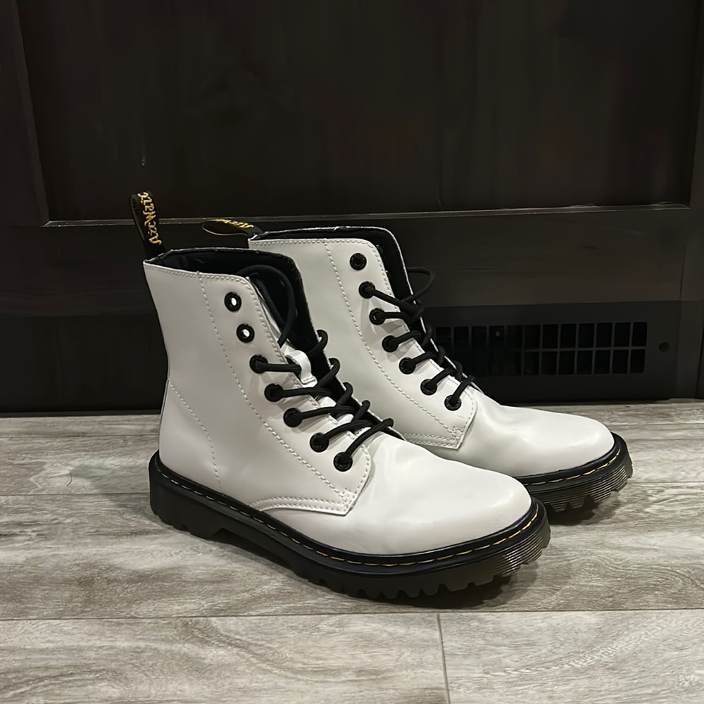 Dr. Martens White Luana Women’s Size 9